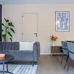 Luxury With 2 Patios By 公寓