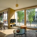 Luxury With 2 Patios By 公寓 *