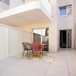 Luxury With 2 Patios By 公寓 *