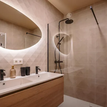 Luxury With 2 Patios By